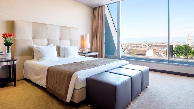 Rooms & Suites
