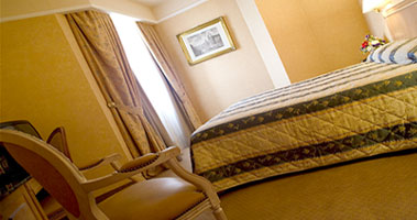Rooms & suites
