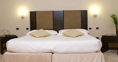 Rooms & suites