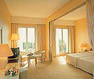 Rooms & suites