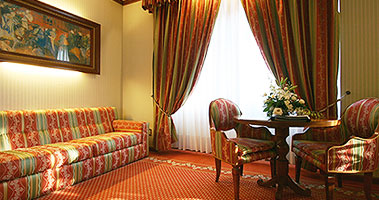 Rooms & suites