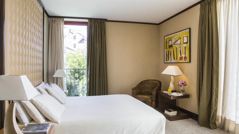 Rooms and Suites