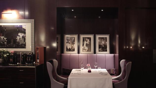 Fine Dining Salon Restaurant
