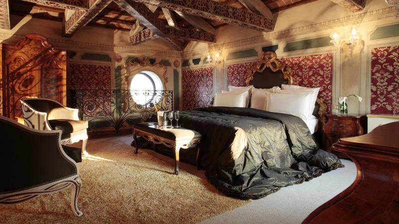 Rooms and Suites