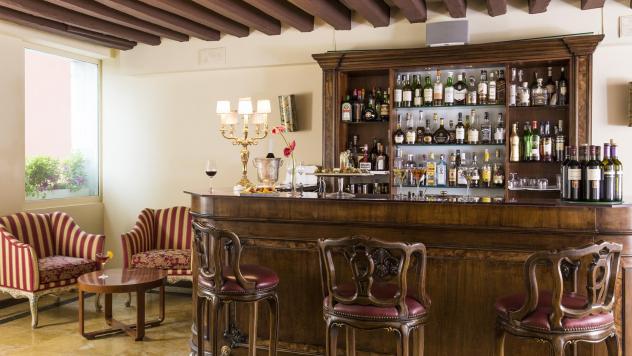 Lounge Bar